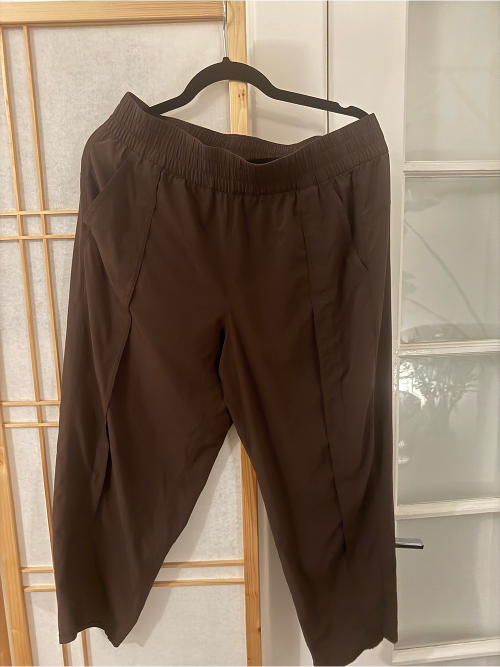 Lululemon Expresso Women Brown Front-Pleat Tapered Mid-Rise Cropped Pant Size 12